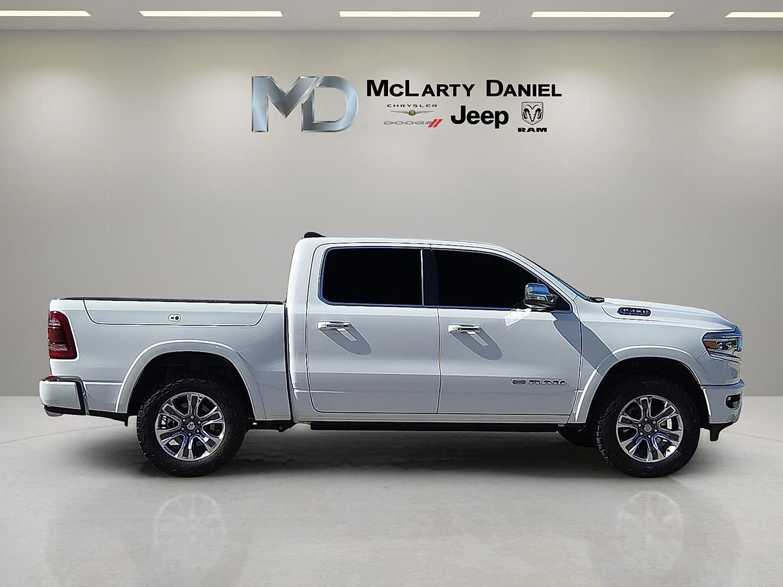 Used 2021 RAM 1500 Limited w/ Body Color Bumper Group image 6