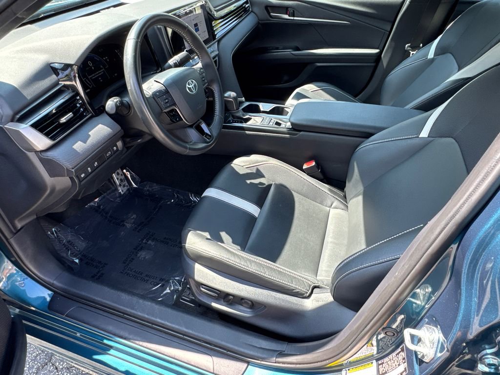 Used 2025 Toyota Camry SE image 9