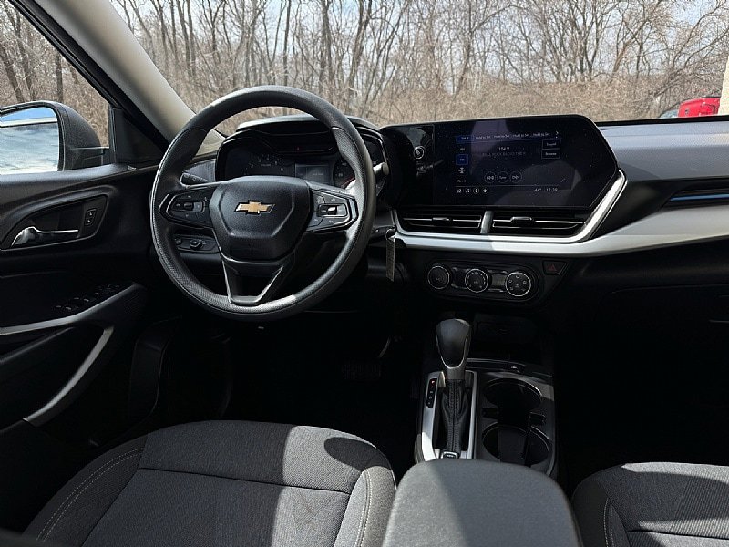 Used 2024 Chevrolet Trax LS w/ Driver Confidence Package FWD image 7
