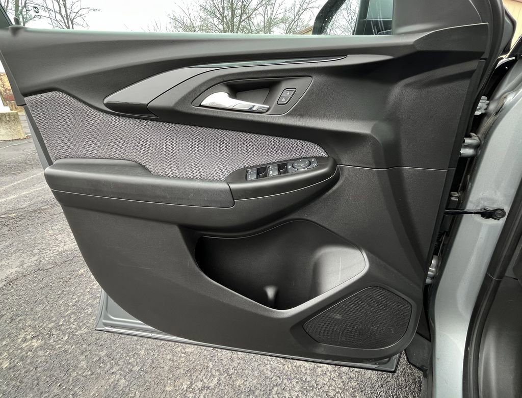 Used 2023 Chevrolet TrailBlazer LT w/ Convenience Package image 9