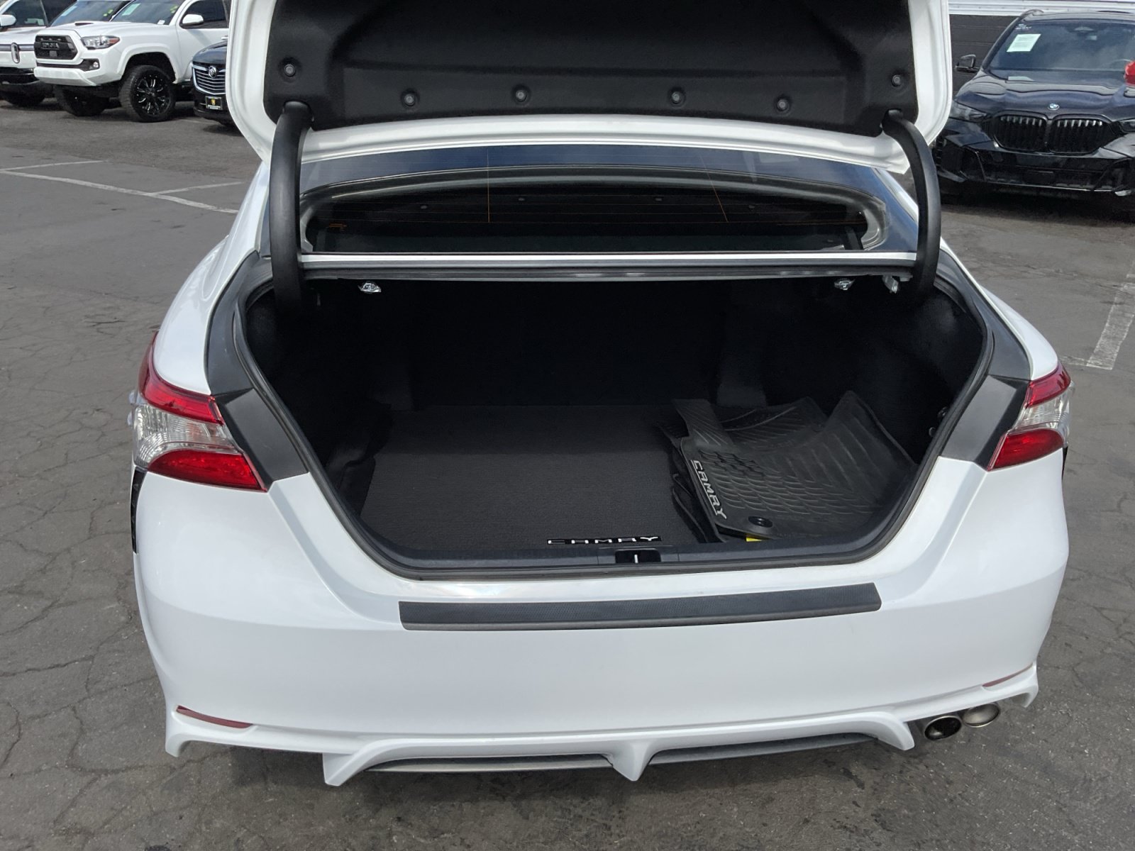 Used 2019 Toyota Camry SE FWD image 25