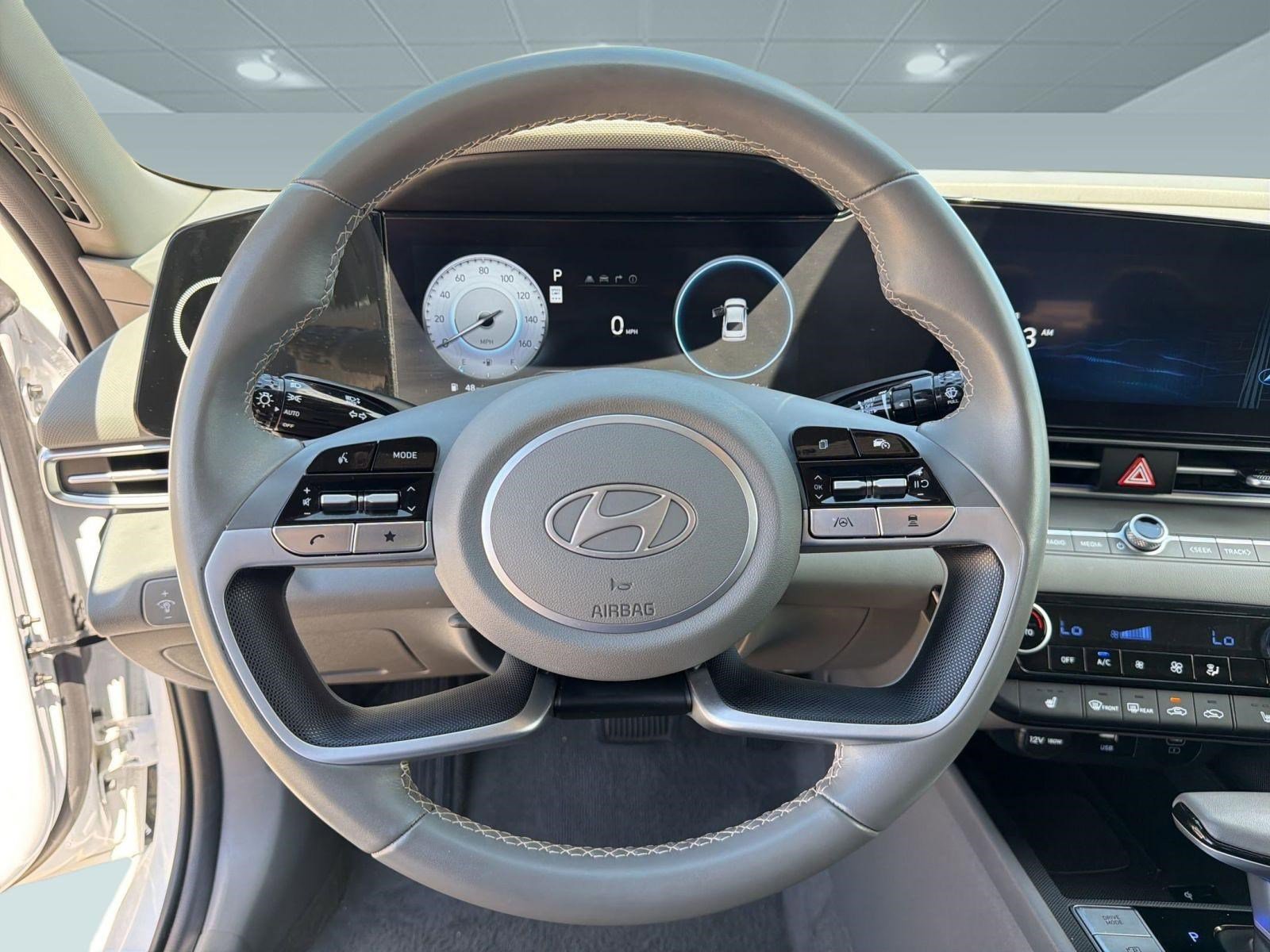 Used 2025 Hyundai Elantra SEL image 18