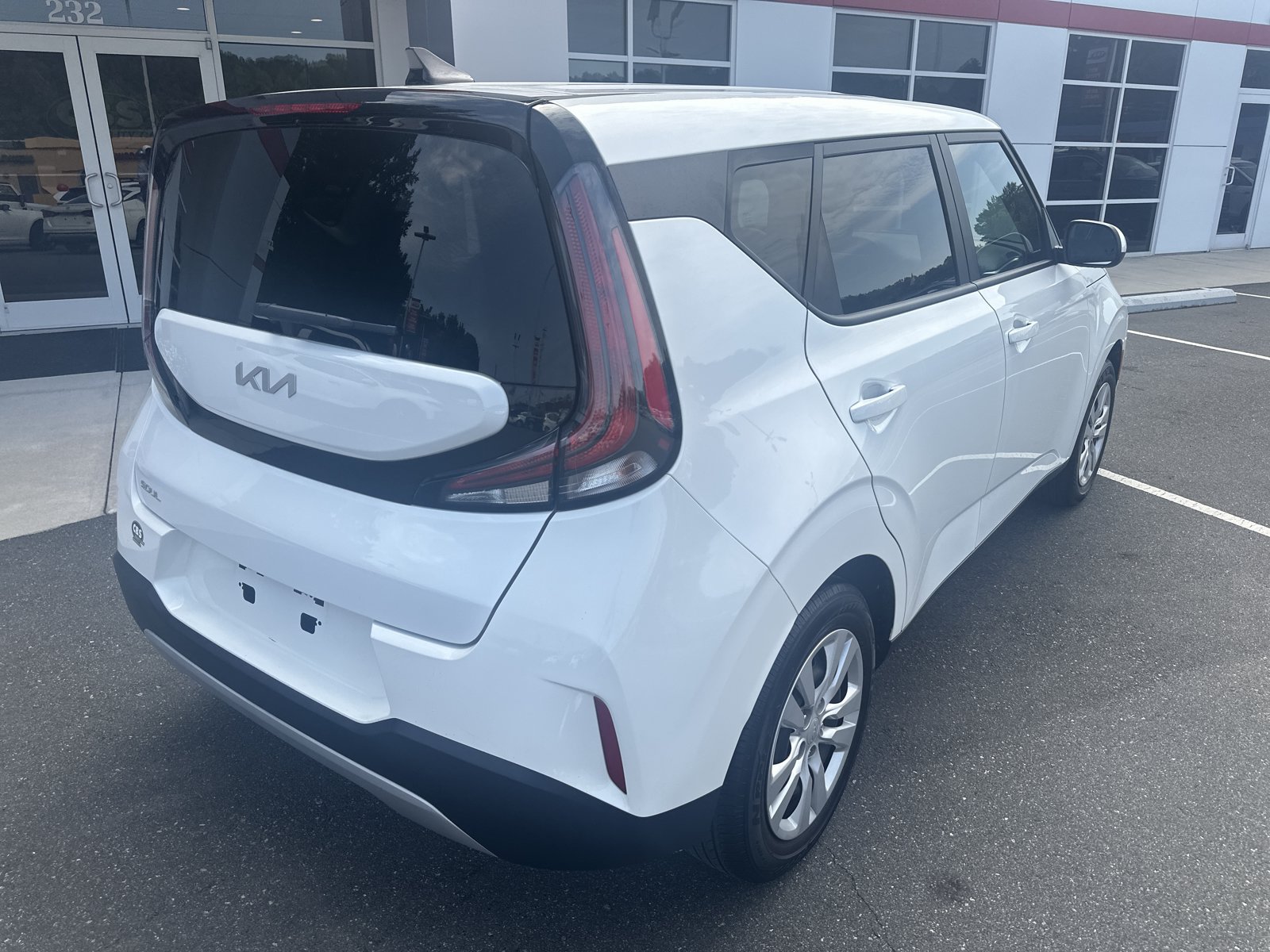 Used 2024 Kia Soul LX FWD image 8