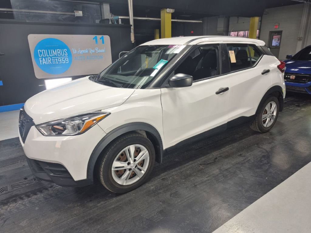 Used 2020 Nissan Kicks S image 1