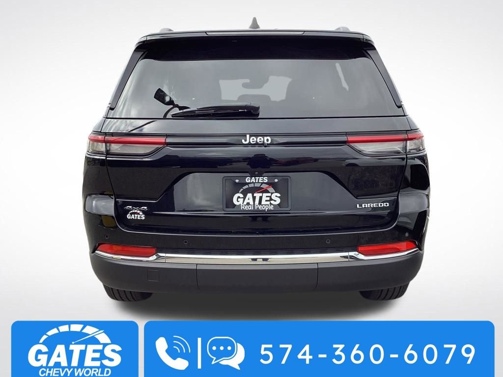 Used 2023 Jeep Grand Cherokee Laredo w/ Trailer Tow Prep Group (B) AWD/4WD image 8