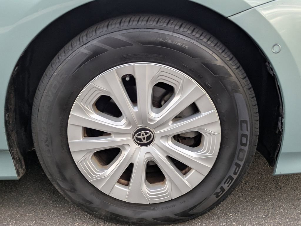 Used 2021 Toyota Prius LE FWD image 12