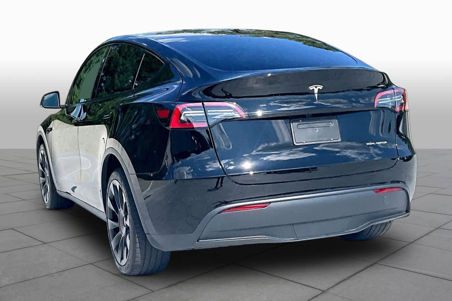 Used 2024 Tesla Model Y Long Range AWD/4WD image 10