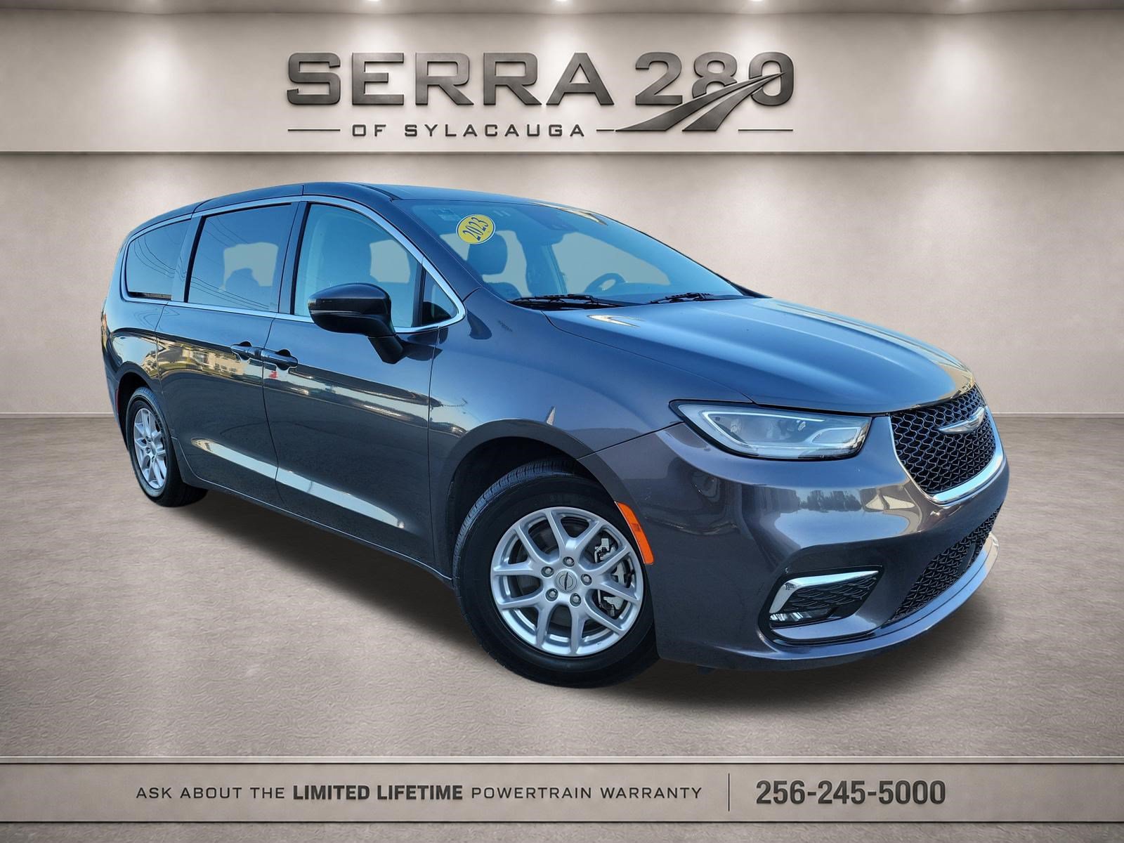 Used 2023 Chrysler Pacifica Touring-L FWD image 1