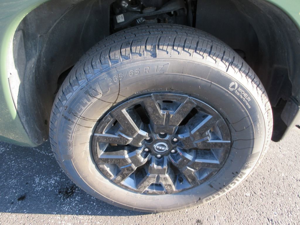 Used 2023 Nissan Frontier SV image 9