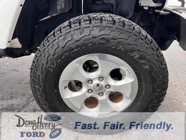 Used 2014 Jeep Wrangler Unlimited Sahara w/ Dual Top Group image 17