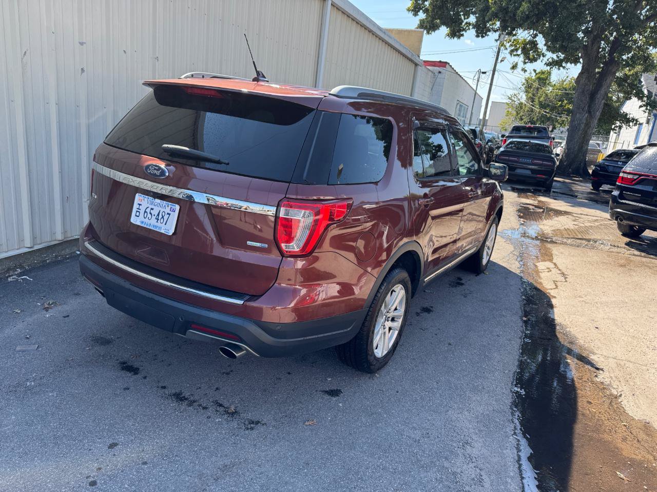Used 2018 Ford Explorer XLT w/ Equipment Group 202A AWD/4WD image 4