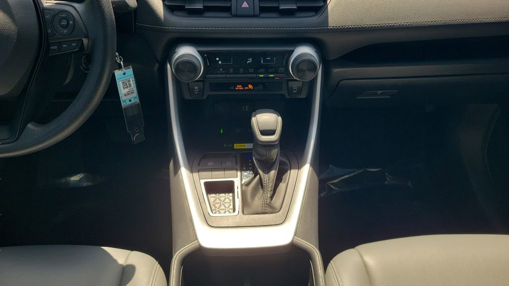 Certified 2025 Toyota RAV4 LE FWD image 20