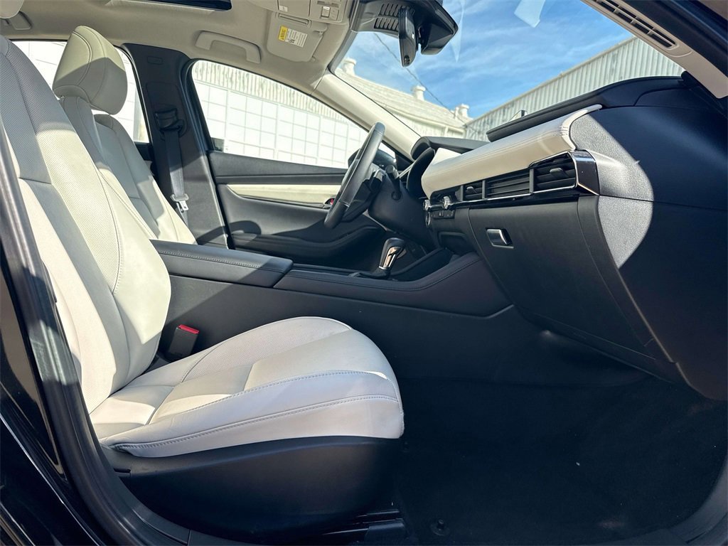 Certified 2025 MAZDA MAZDA3 2.5 Turbo Sedan w/Premium Plus image 14