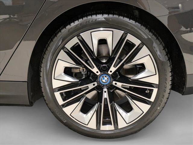 Used 2024 BMW i5 eDrive40i w/ Premium Package image 25
