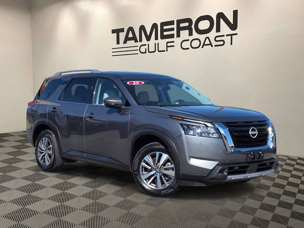 Used 2025 Nissan Pathfinder SL image 1