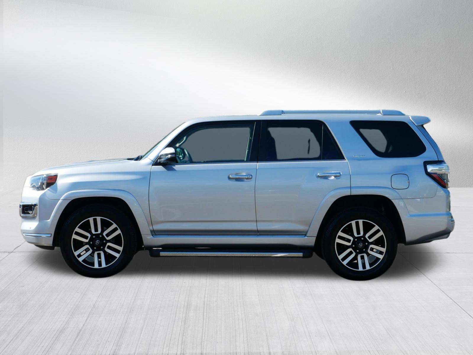Used 2022 Toyota 4Runner Limited AWD/4WD image 3