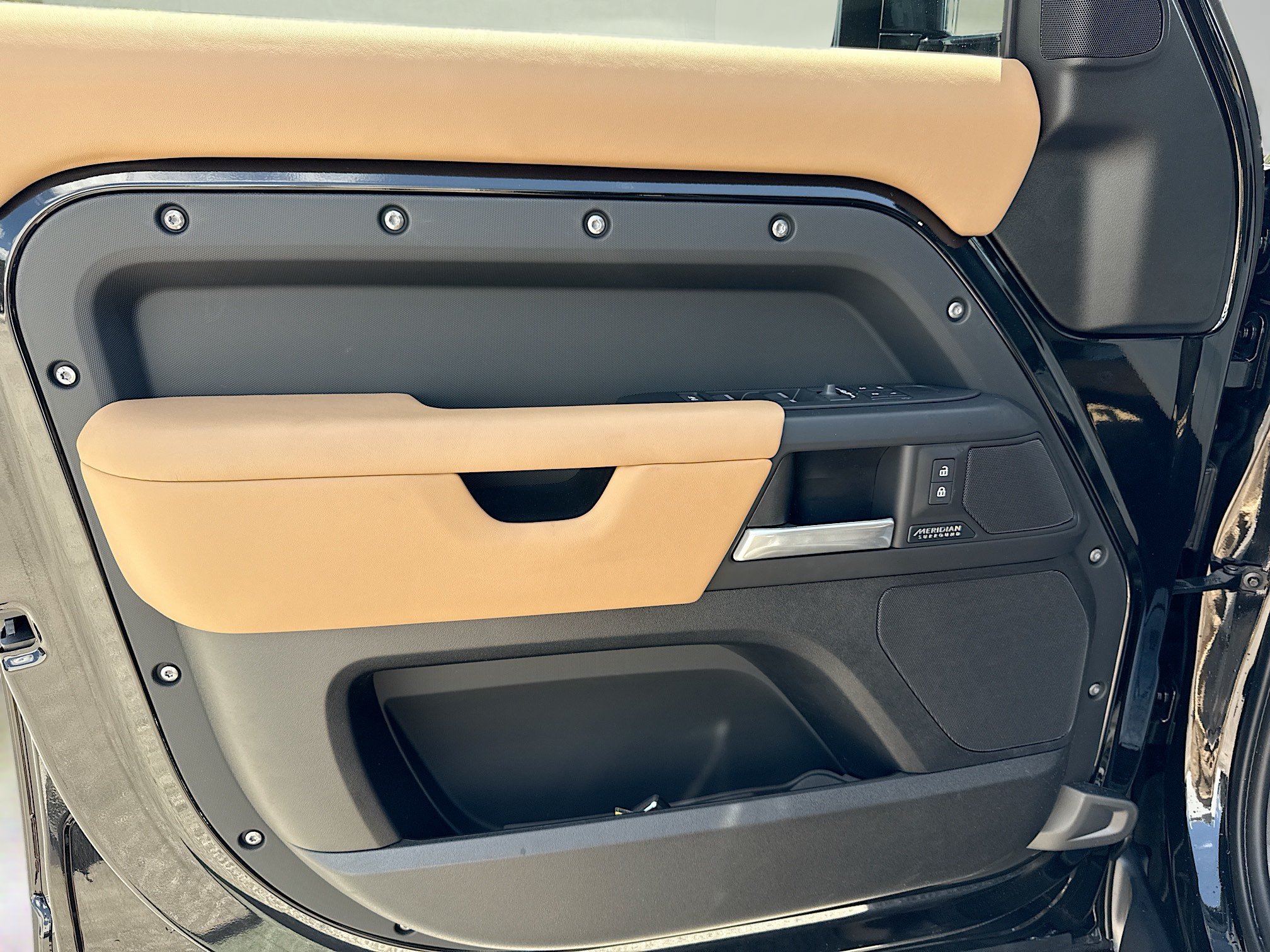 New 2026 Land Rover Defender 110 X-Dynamic SE AWD/4WD image 22