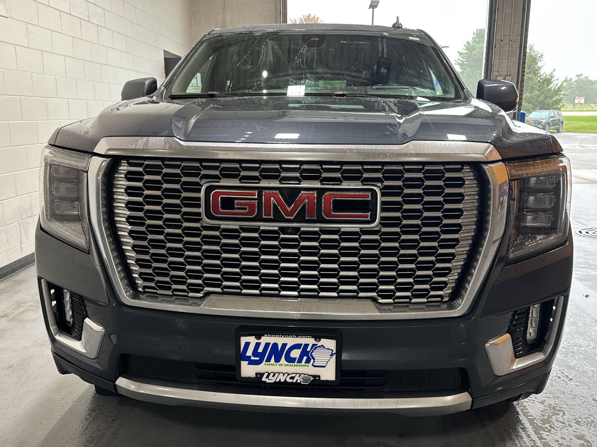Used 2021 GMC Yukon XL Denali w/ Denali Premium Package AWD/4WD image 8