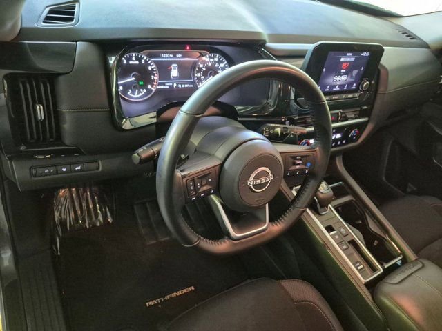 Used 2025 Nissan Pathfinder SV FWD image 12