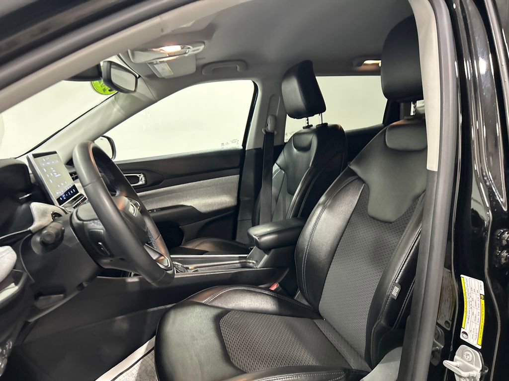 Used 2022 Jeep Compass Latitude image 16