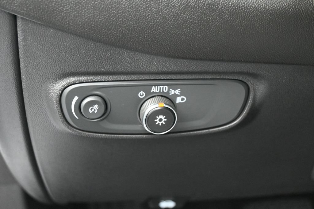 Used 2023 Chevrolet Equinox LS FWD image 15