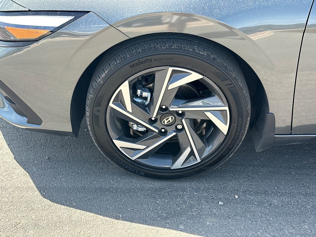 Used 2025 Hyundai Elantra Sport image 11