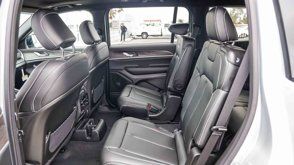 New 2025 Jeep Grand Cherokee L Limited w/ Black Appearance Package image 20