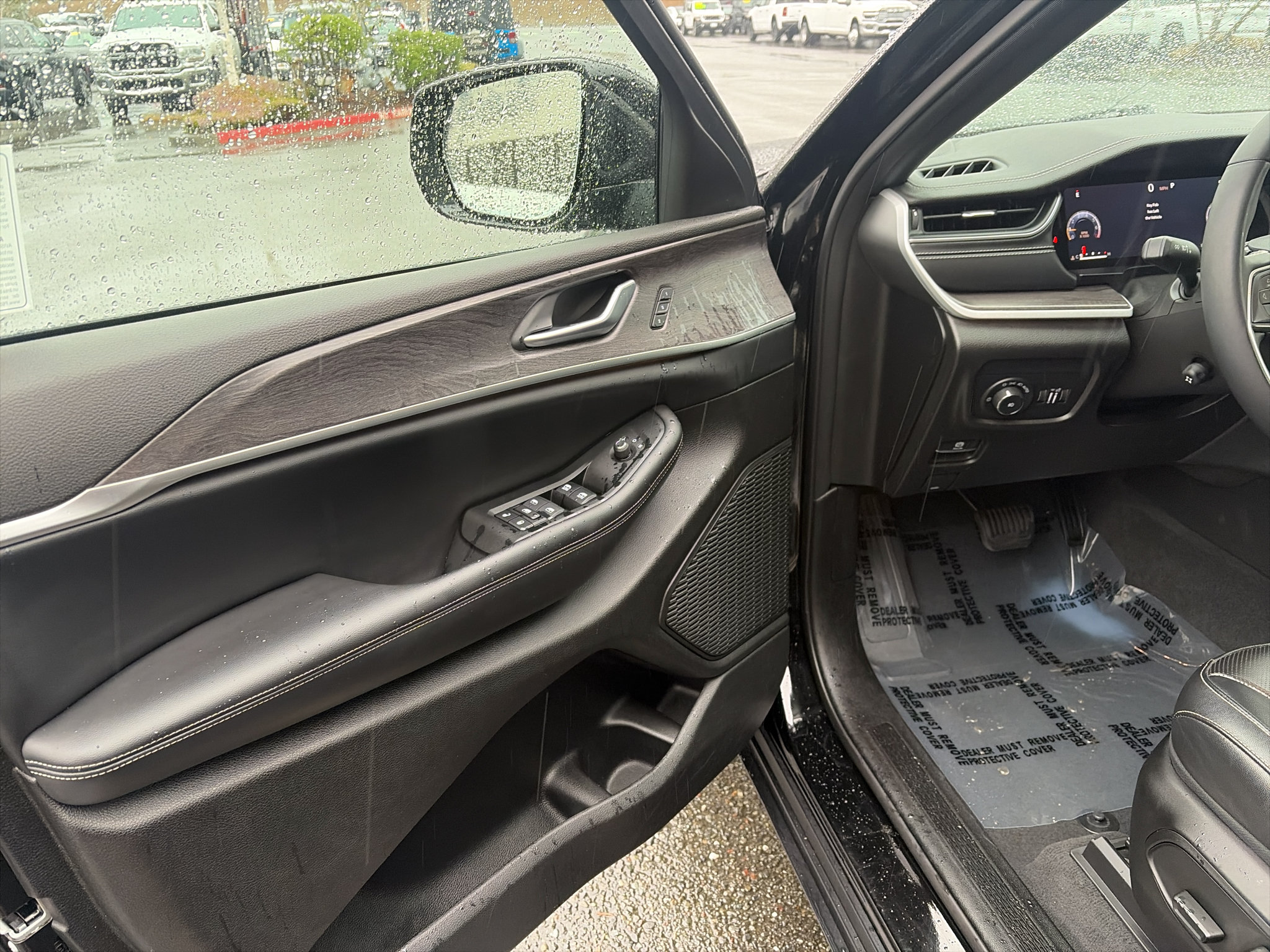 Used 2024 Jeep Grand Cherokee L Limited w/ Luxury Tech Group II AWD/4WD image 9