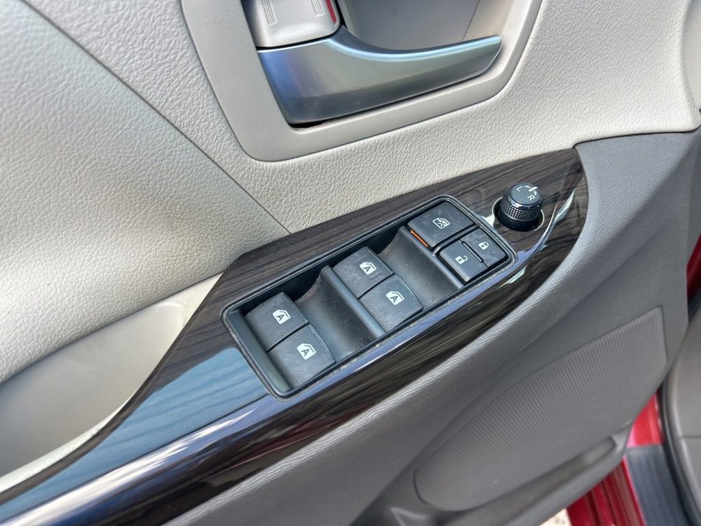Used 2017 Toyota Sienna XLE w/ XLE Navigation Package image 34