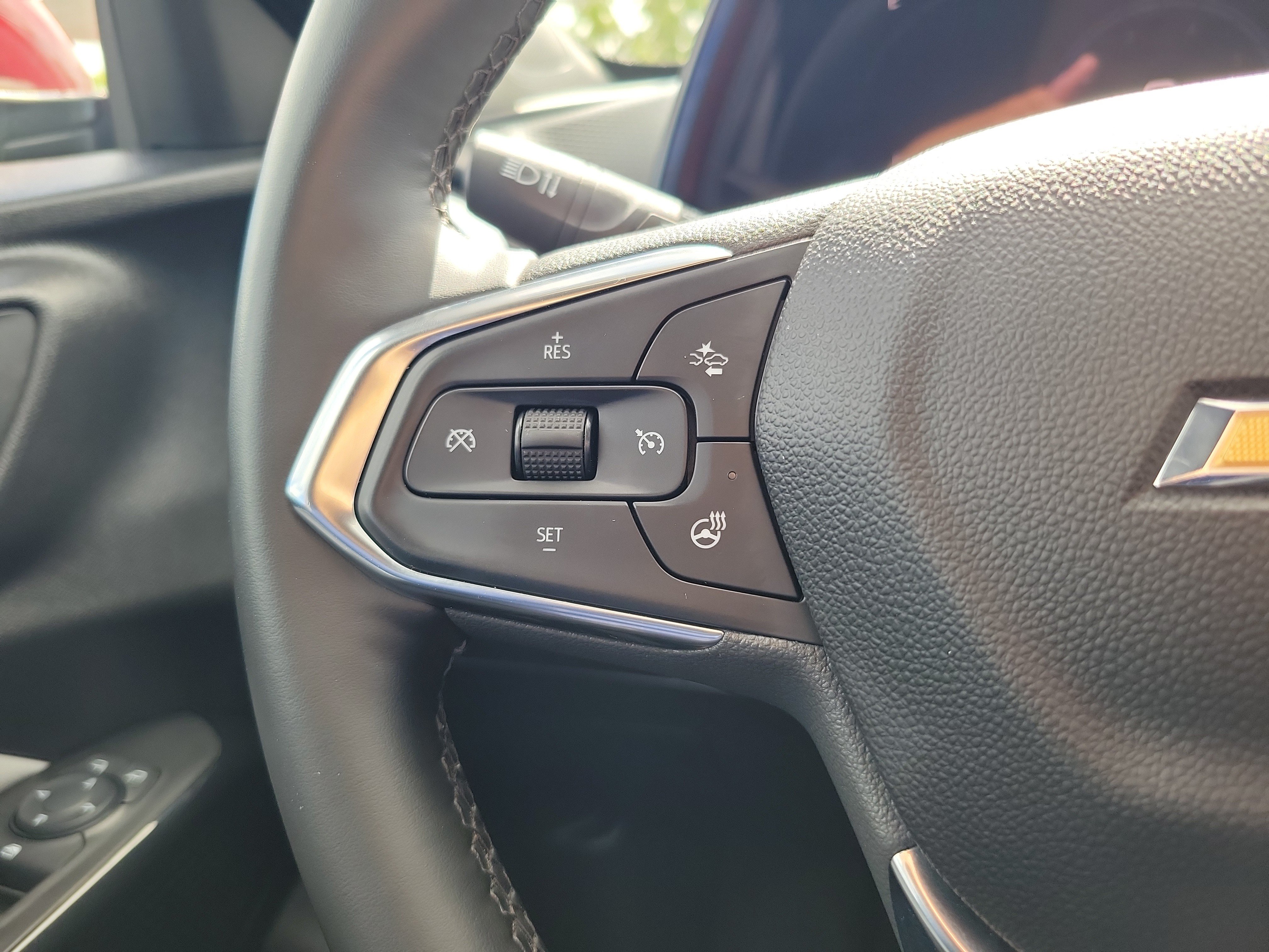 Used 2025 Chevrolet Trax LT w/ LT Convenience Package FWD image 21