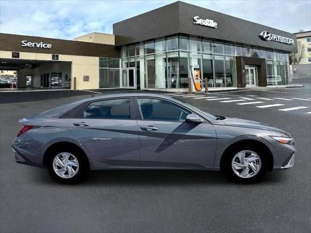 New 2026 Hyundai Elantra SE FWD image 9