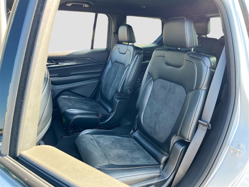 Certified 2023 Jeep Grand Cherokee L Laredo image 23