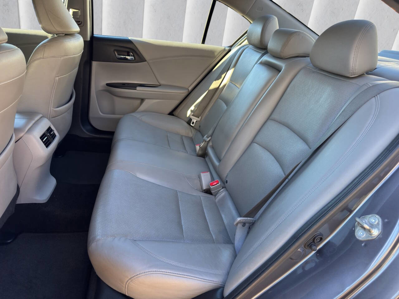 Used 2017 Honda Accord EX-L image 10