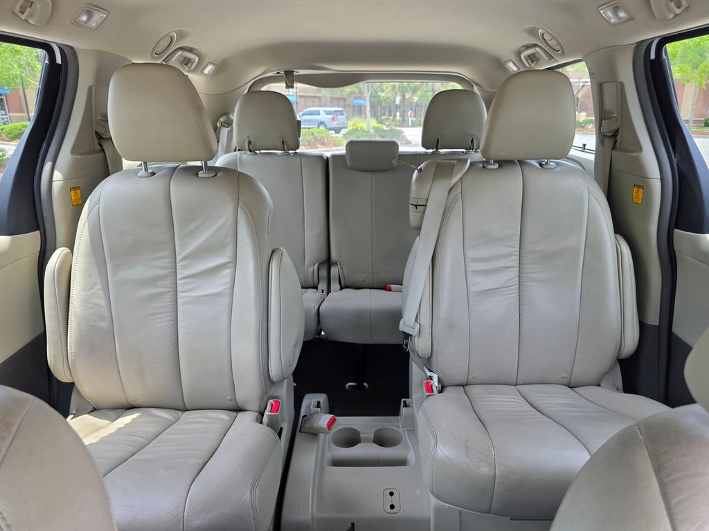 Used 2011 Toyota Sienna XLE FWD image 25