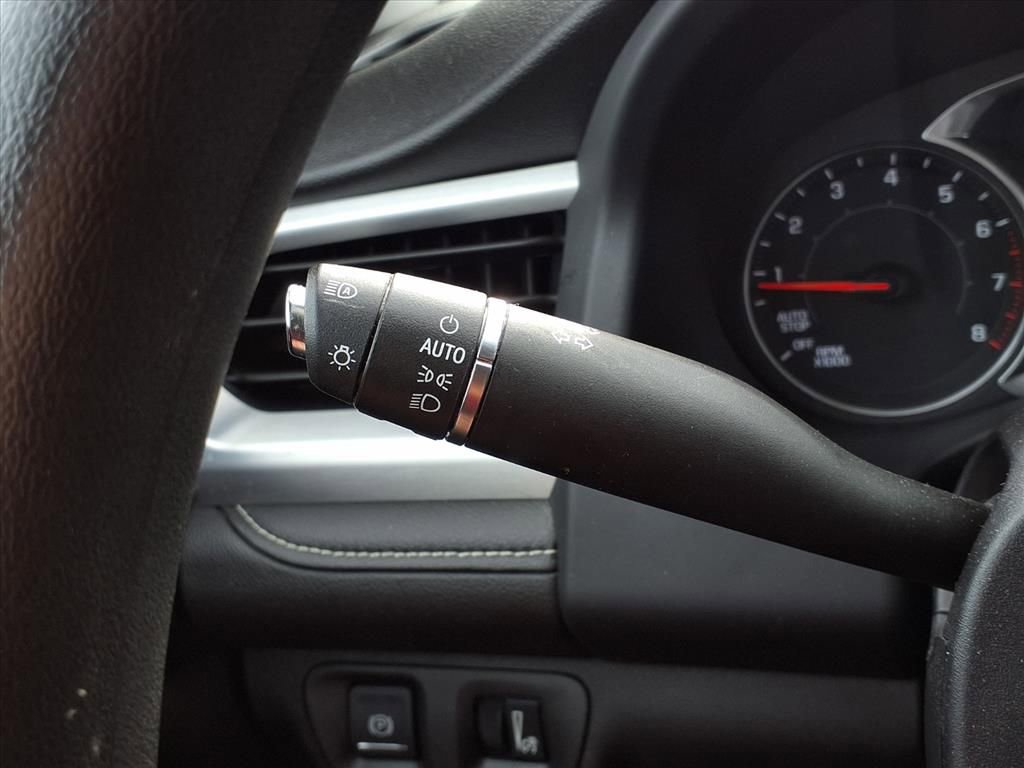 Certified 2022 GMC Acadia SLE w/ Driver Convenience Package image 14