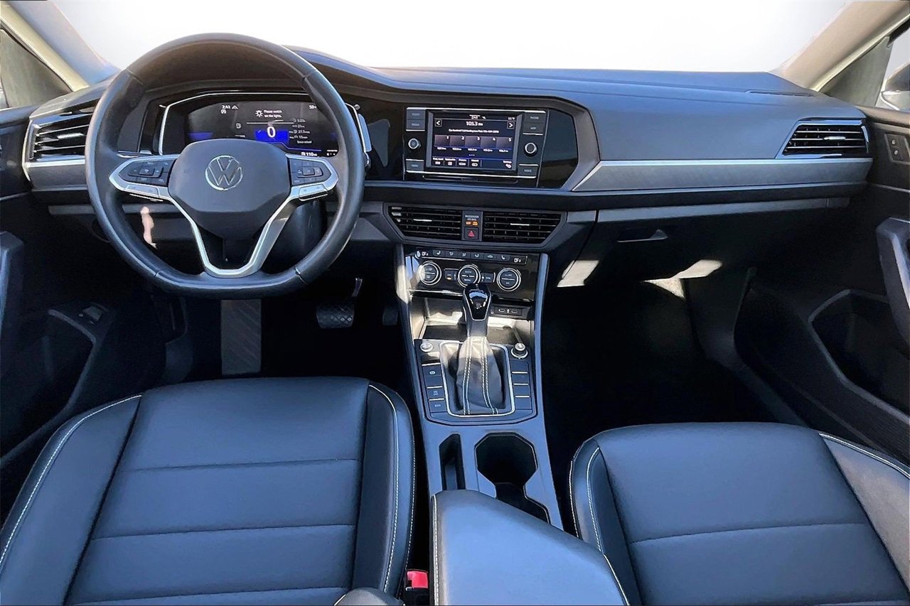 Used 2024 Volkswagen Jetta SE image 14