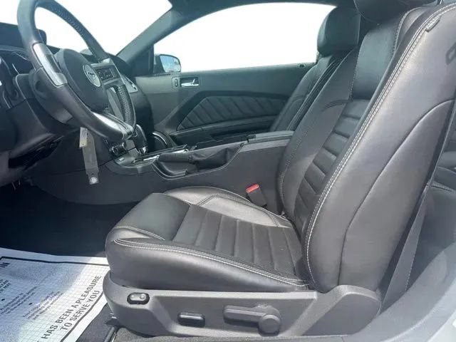 Used 2013 Ford Mustang Premium RWD image 9