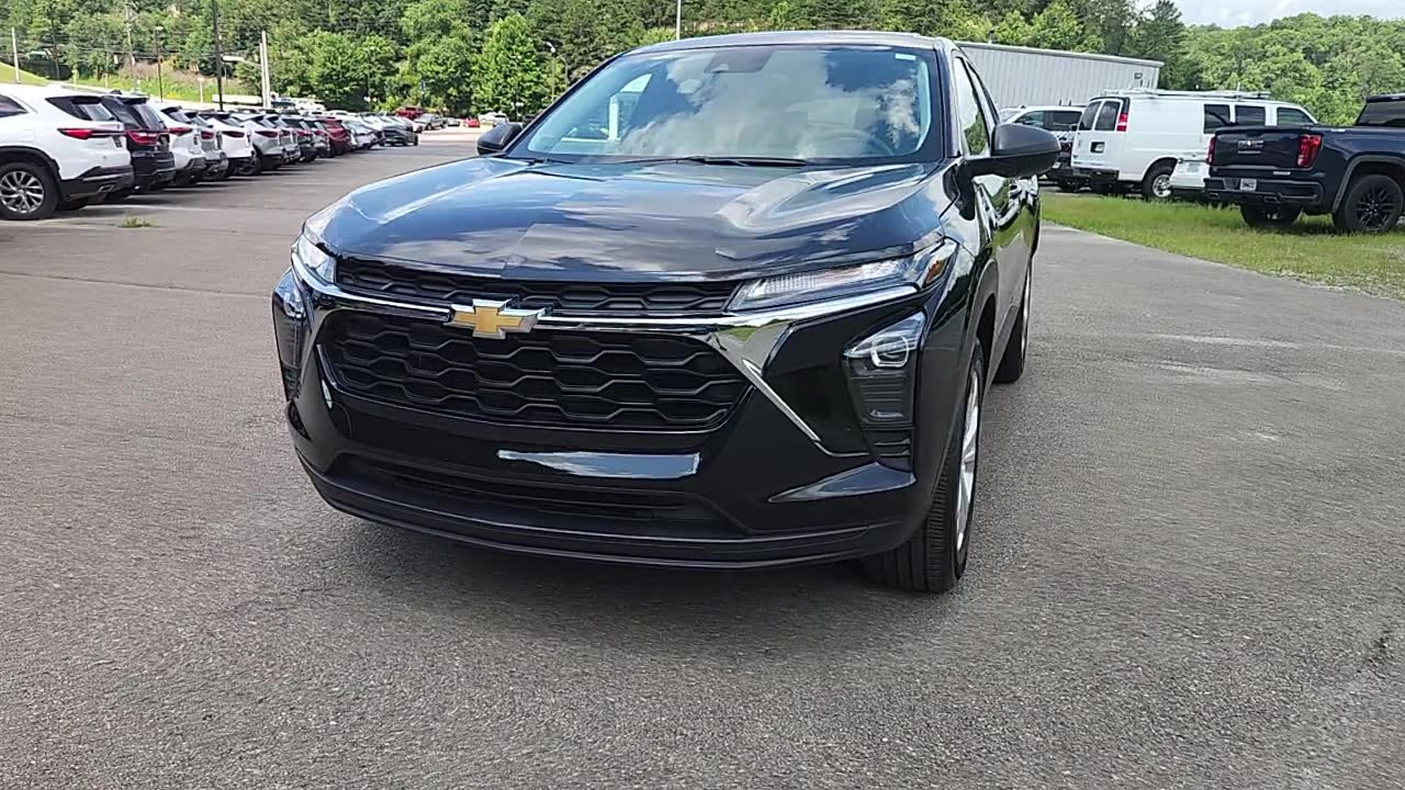 Used 2024 Chevrolet Trax LS w/ Driver Confidence Package FWD image 3