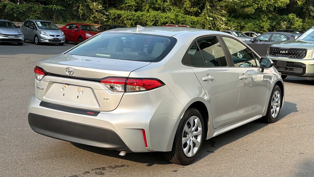 Used 2023 Toyota Corolla LE FWD image 4