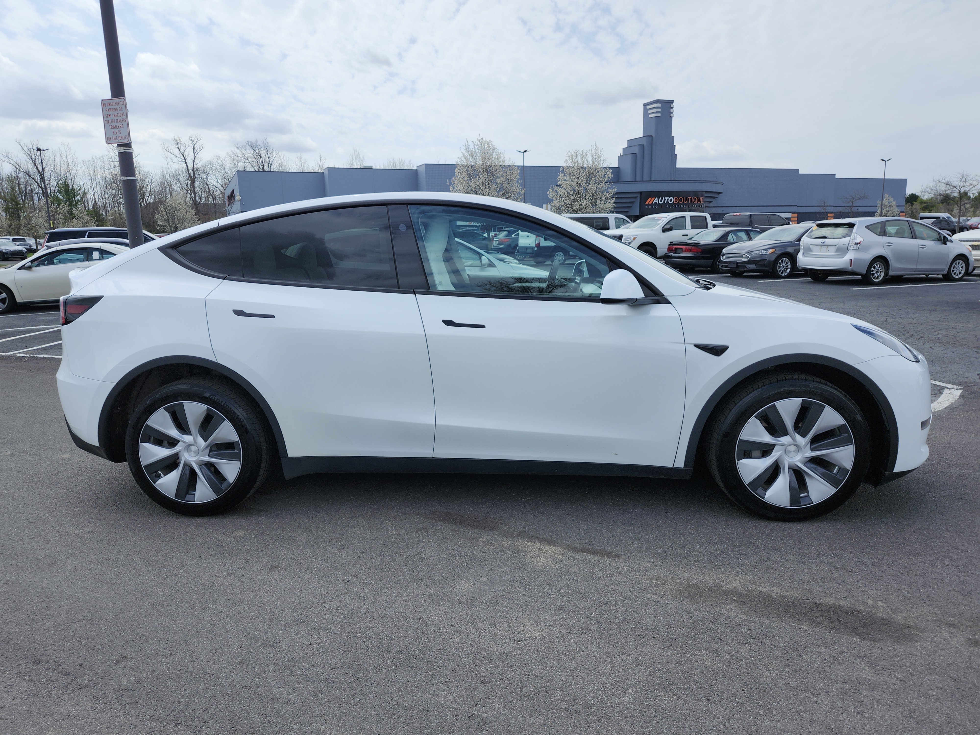 Used 2024 Tesla Model Y Long Range image 17