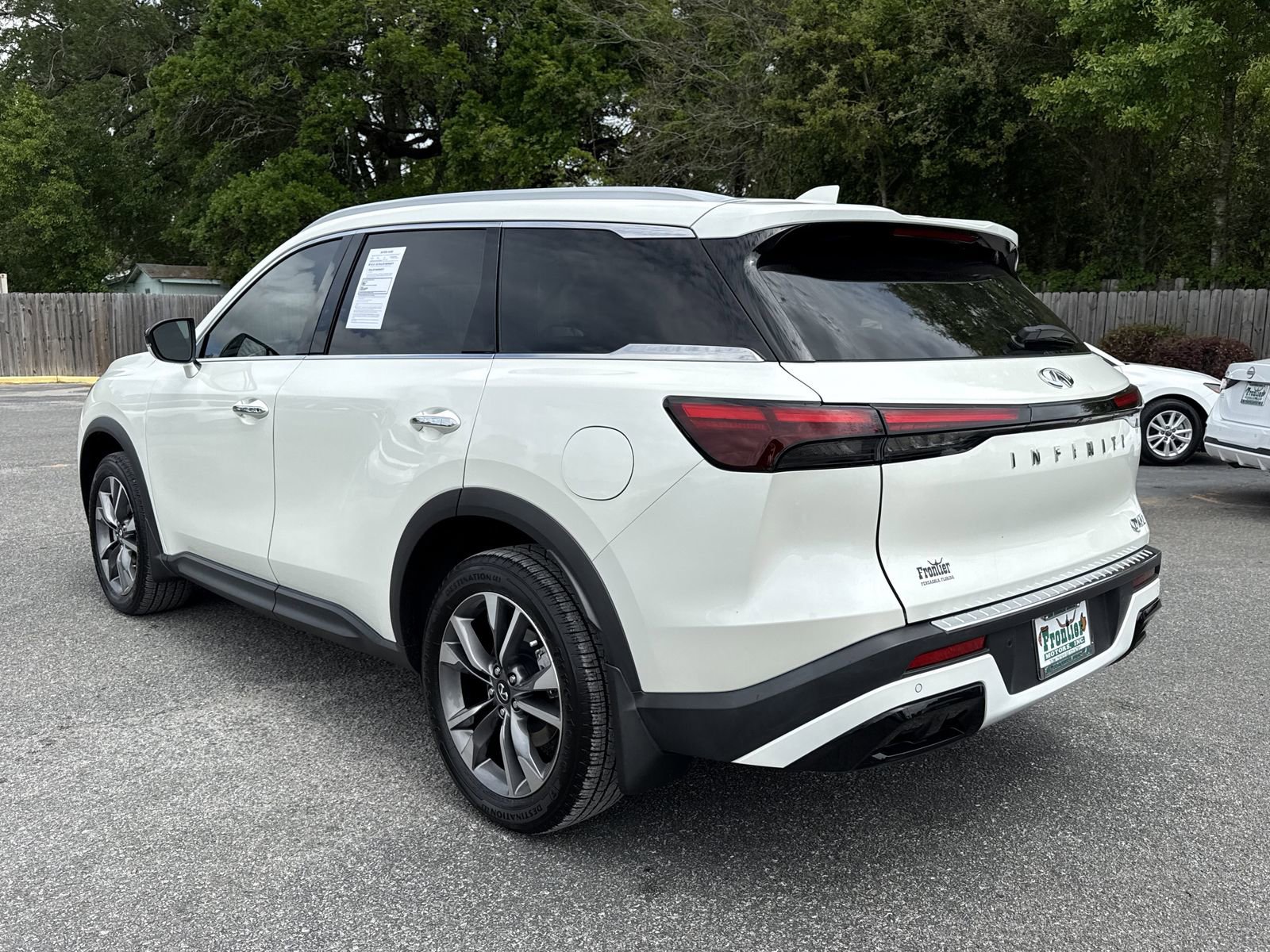 Used 2023 INFINITI QX60 Luxe w/ Cargo Package FWD image 3