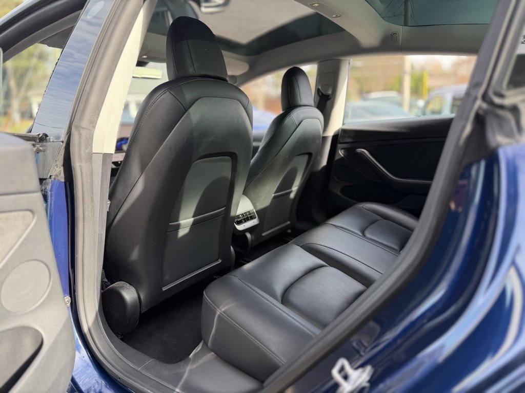 Used 2022 Tesla Model 3 Standard Range image 30