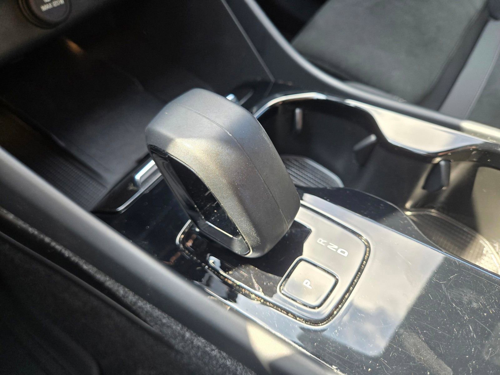 Certified 2023 Volvo C40 P8 Recharge Ultimate w/ Protection Package Premier image 22