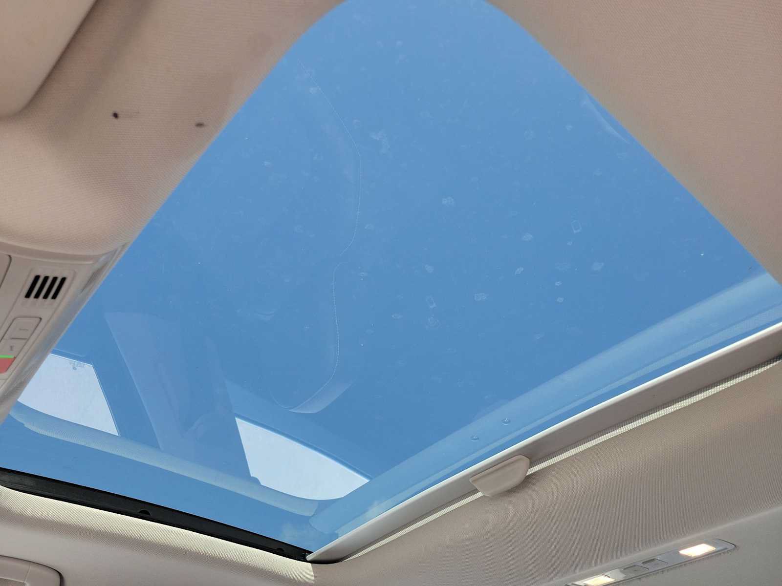 Used 2023 Volkswagen Jetta SE w/ Panoramic Sunroof Package FWD image 18