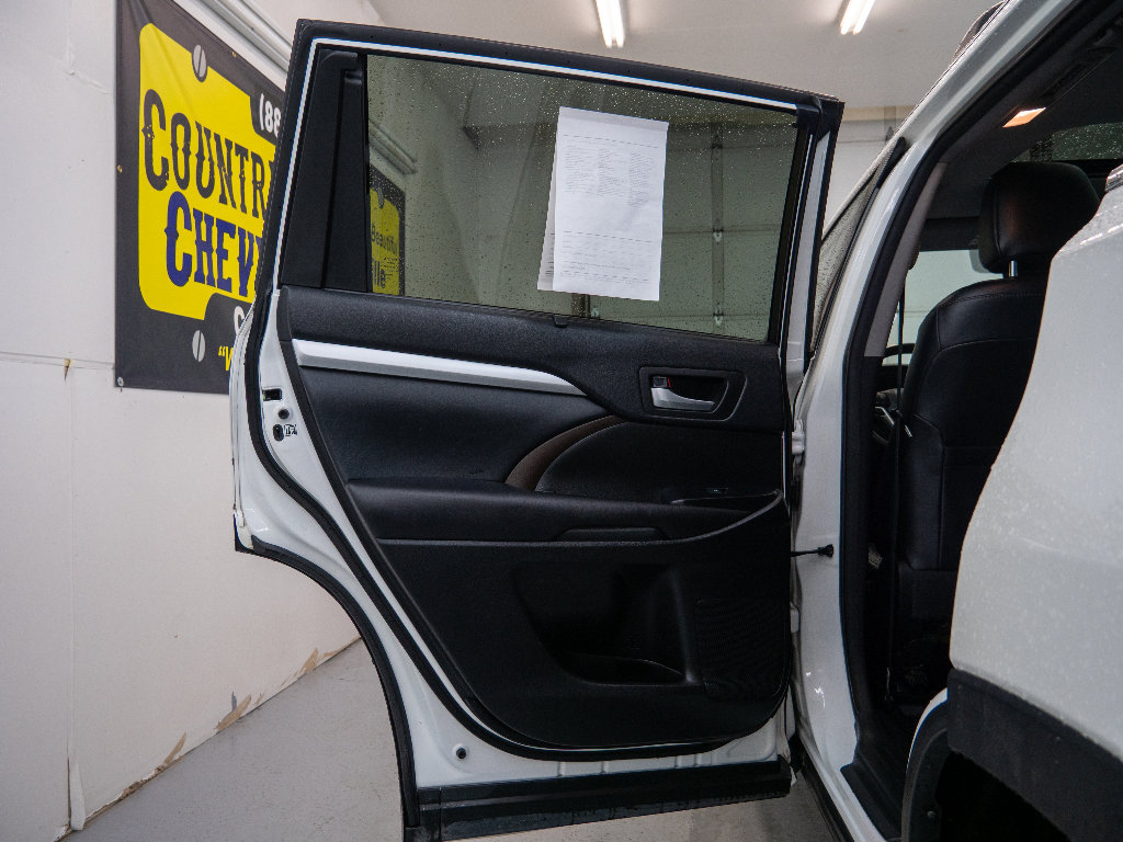 Used 2017 Toyota Highlander XLE image 14