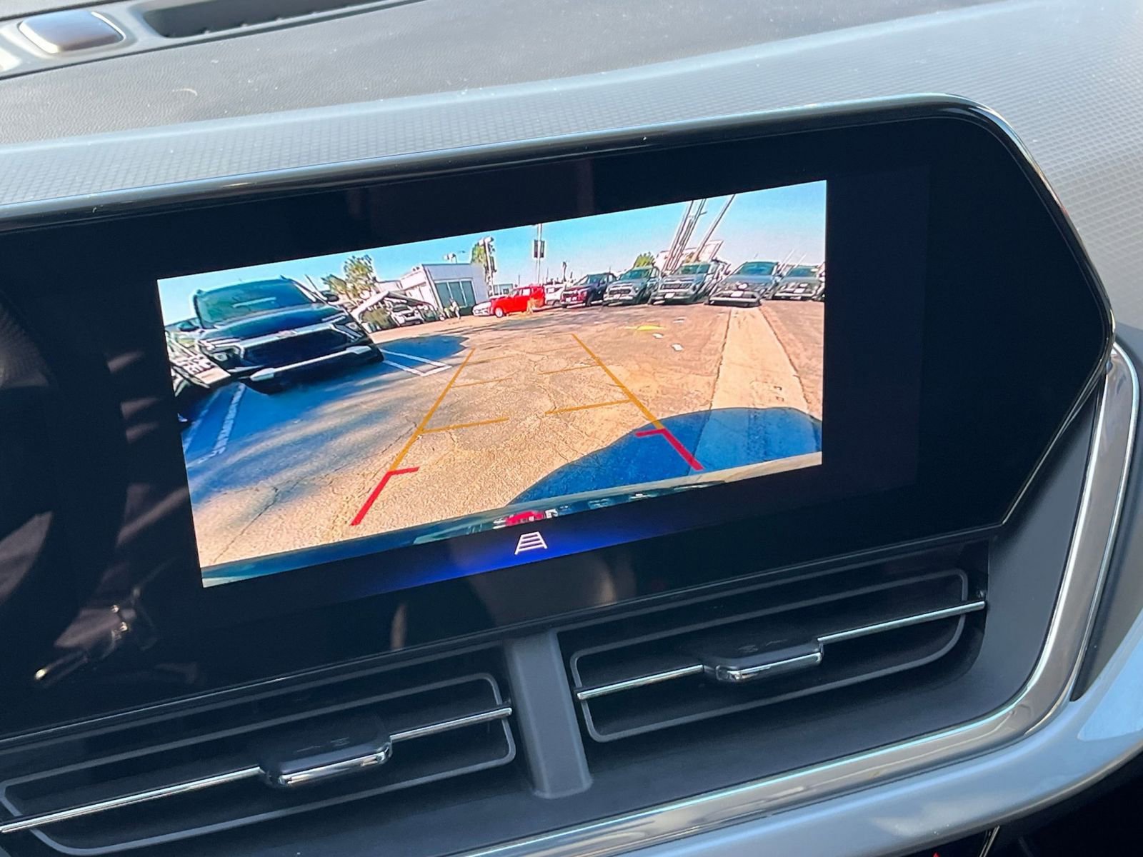 Used 2025 Chevrolet Trax LT FWD image 24
