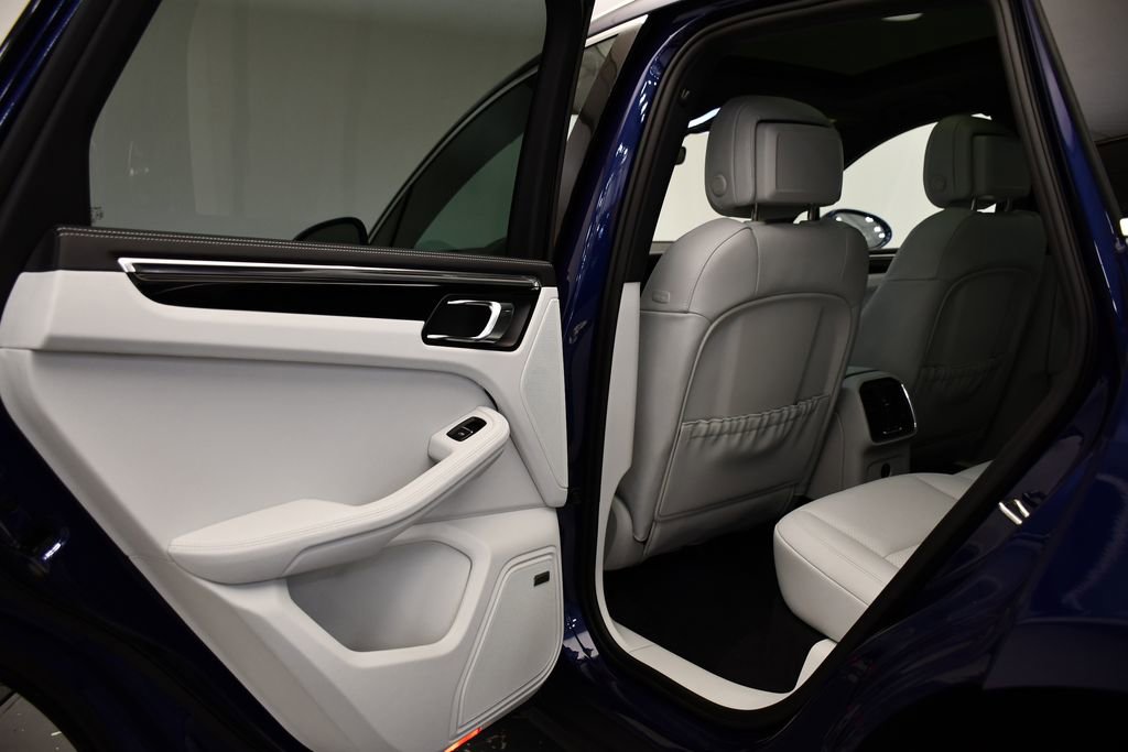 Certified 2025 Porsche Macan image 44