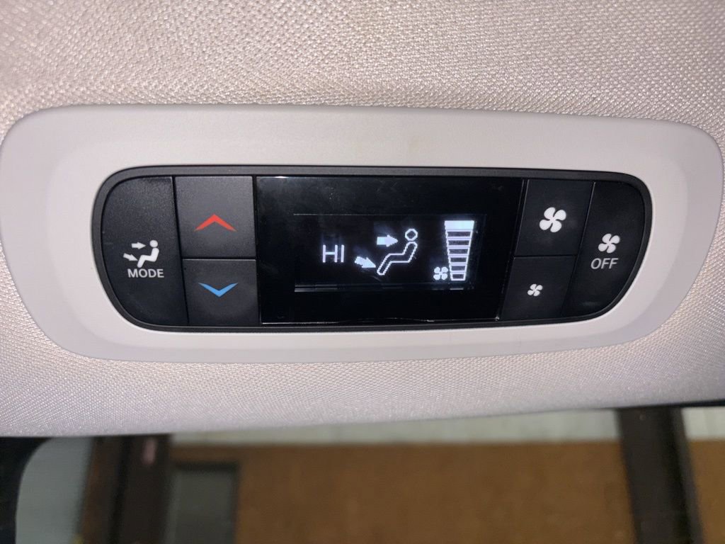 Used 2023 Chrysler Voyager LX image 39