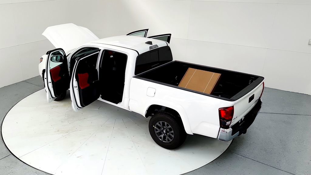 Certified 2023 Toyota Tacoma SR5 AWD/4WD image 25