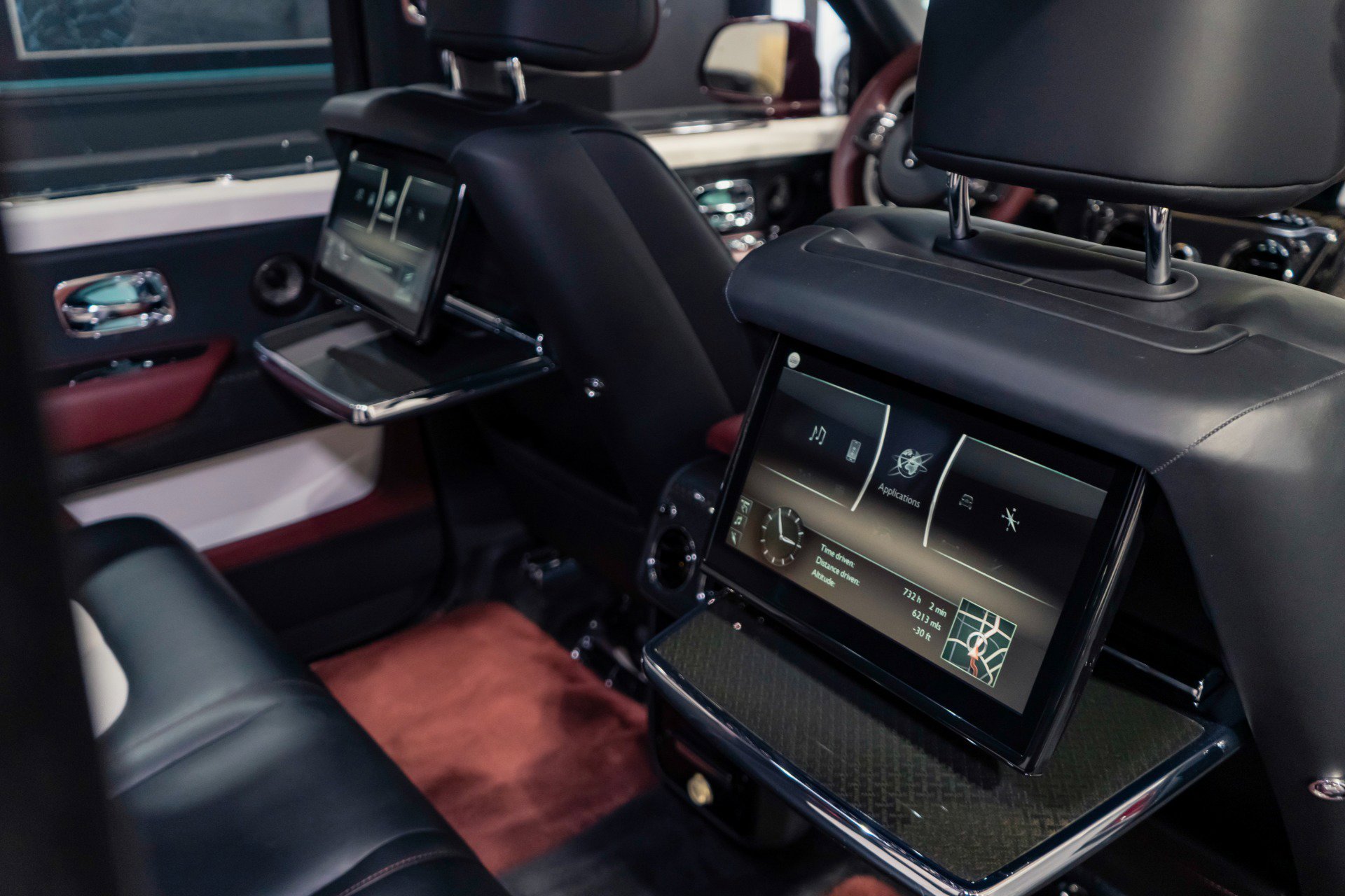 Used 2022 Rolls-Royce Cullinan Black Badge w/ Dark Exterior Package image 49